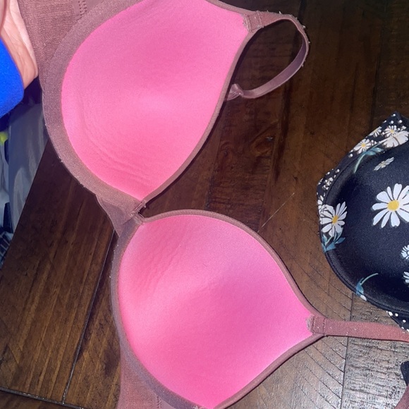 SOLD☁️😇🌼🌼🩷🩷VS Lightly lined full coverage- 34B. Very loved and worn often - Picture 7 of 8